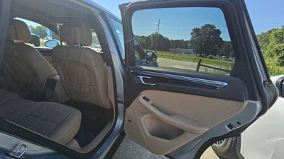 2023 Porsche Macan Base